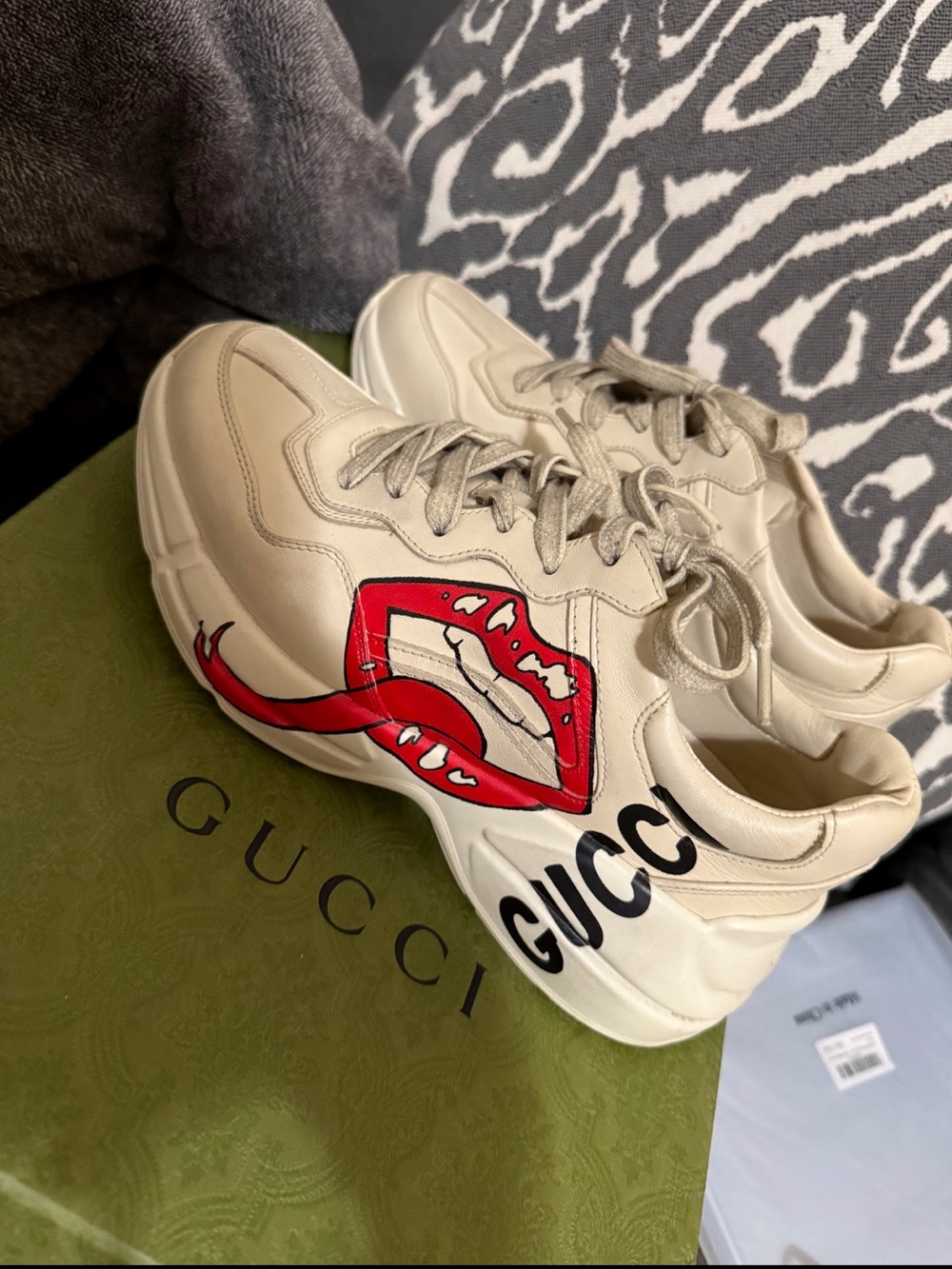 Gucci Beige Leather Sneakers with Red Side Detail - Picture 3 of 3